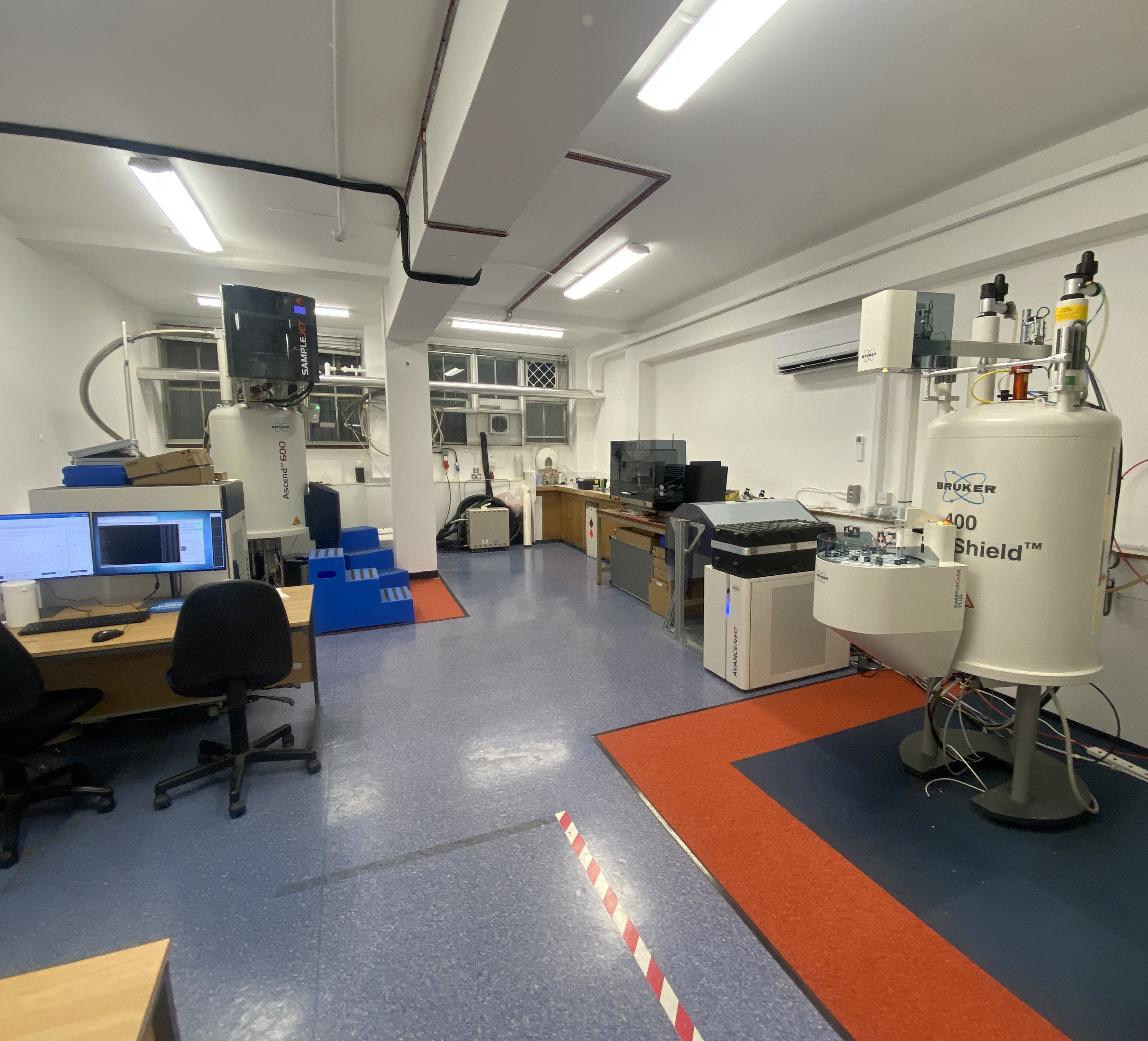 Photo of School of Pharmacy NMR room